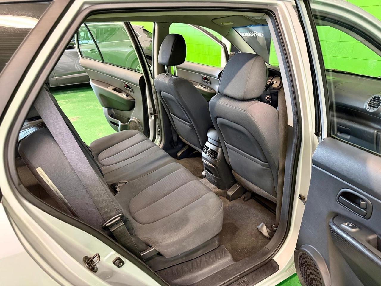 Kia Carens 2.0 CVVT EX Class