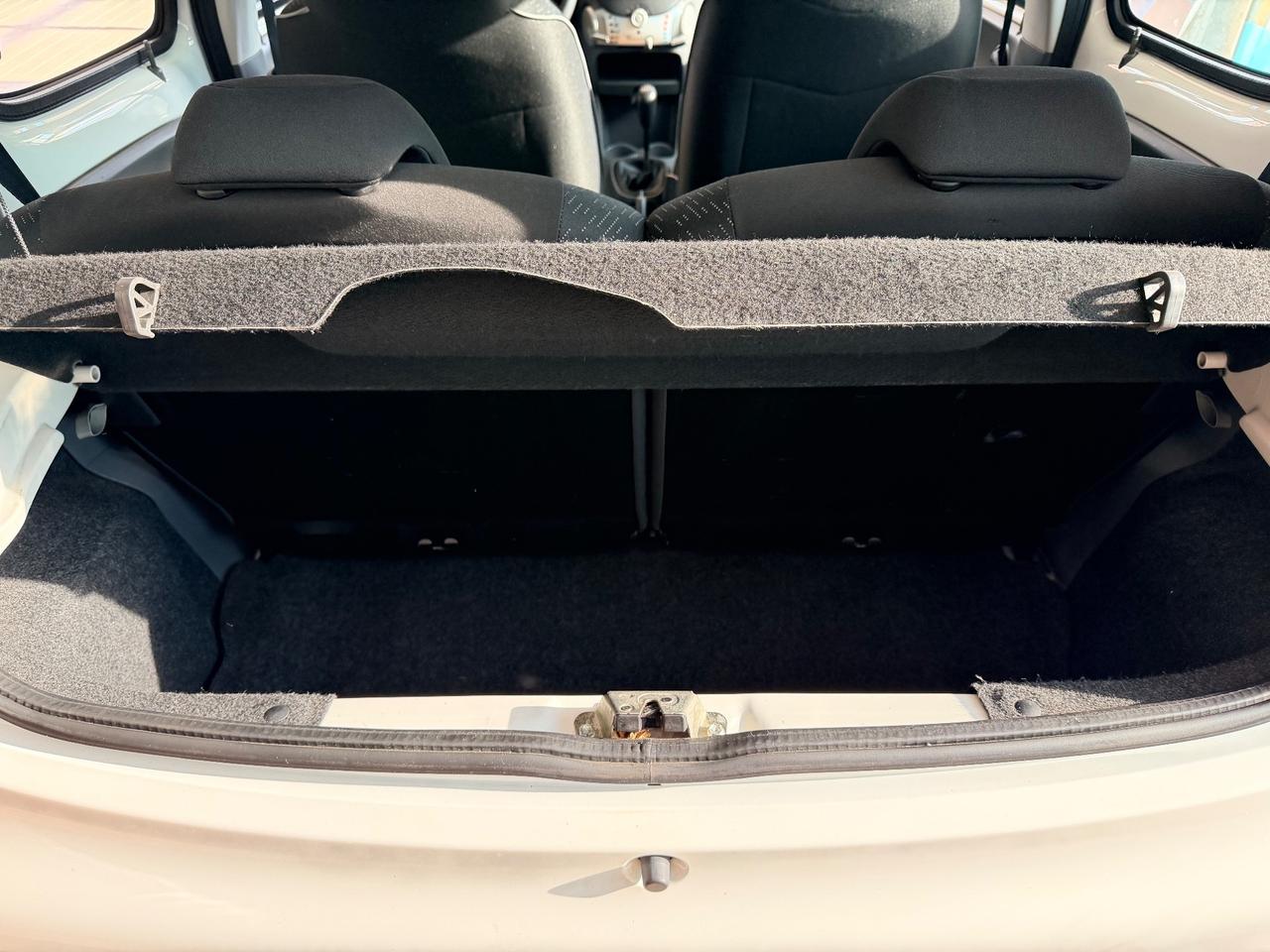 Peugeot 107 1.0benzina 68CV Neopatentati