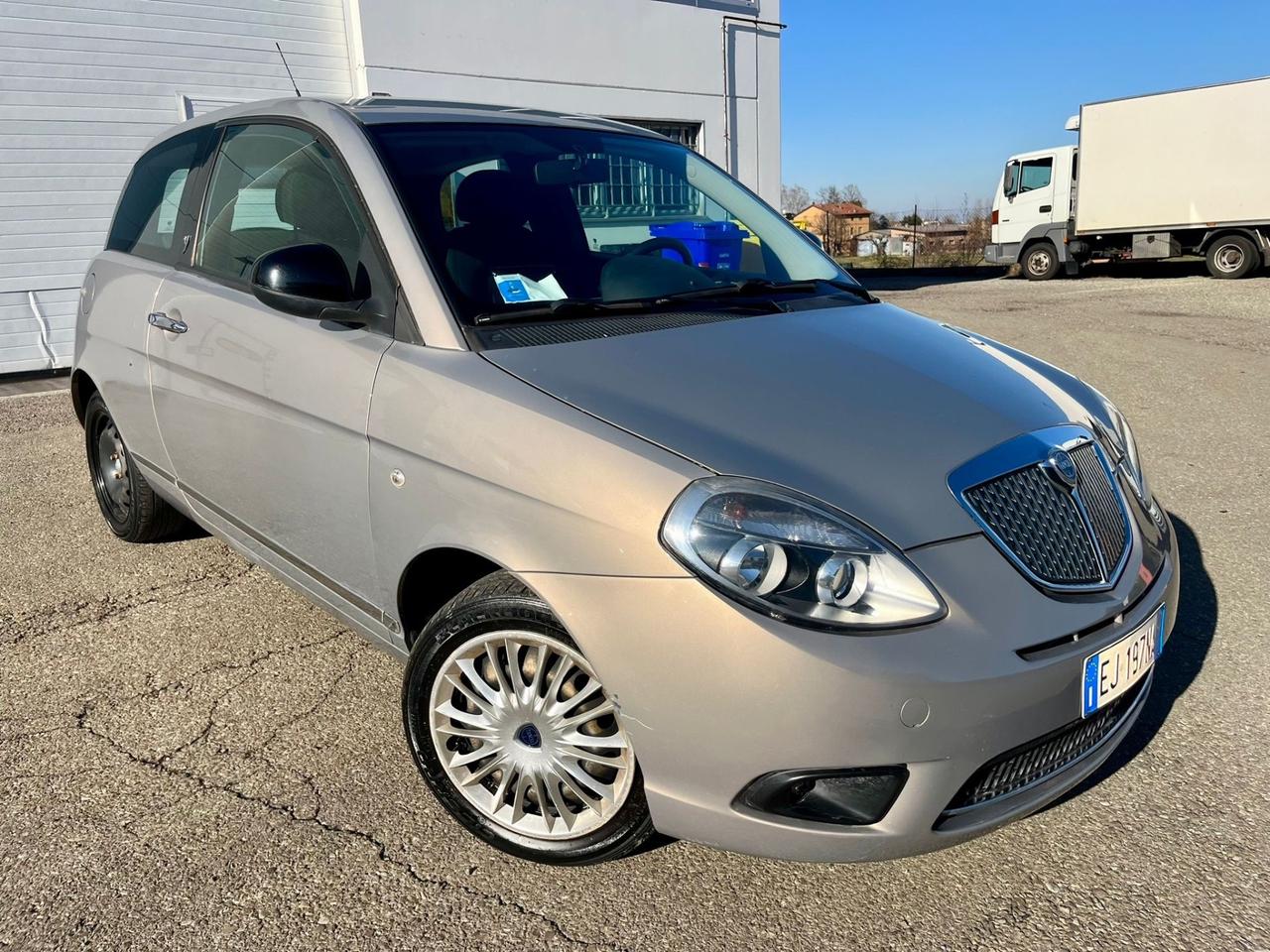 Lancia Ypsilon 1.2benzina 2011 92.000km perfetta per neopatentati