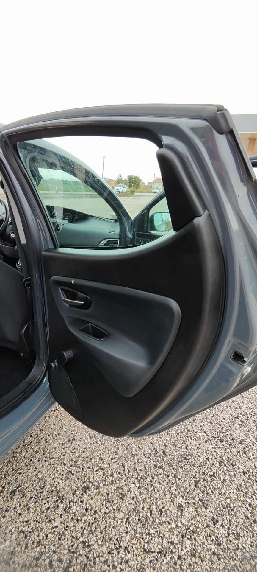 Lancia Ypsilon 0.9 TwinAir 85 CV 5 porte Metano Ecochic Gold