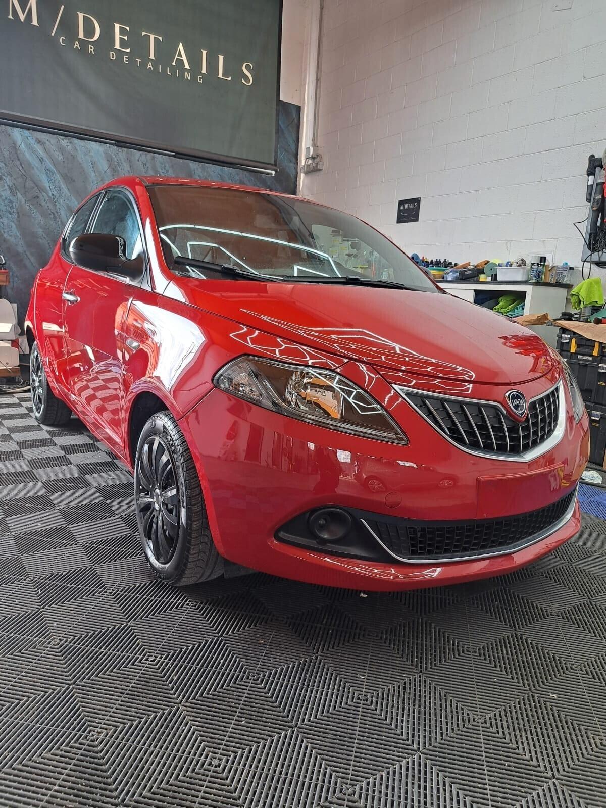 Lancia Ypsilon 1.0 FireFly 5 porte S&S Hybrid Ecochic Silver