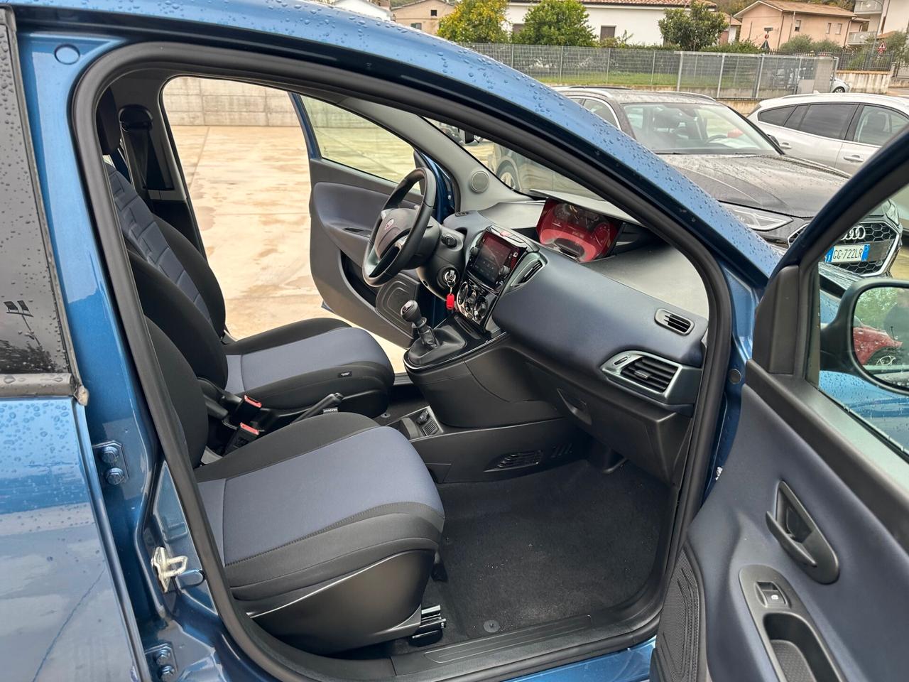 Lancia Ypsilon 1.0 Hybrid Platino full optional