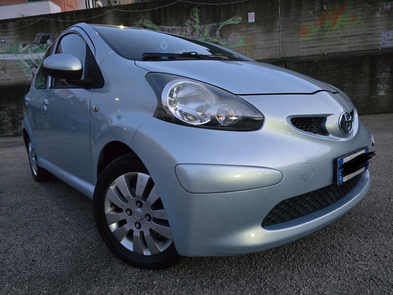 Toyota Aygo 1.0 12V VVT-i 5 porte Sol anno 2008