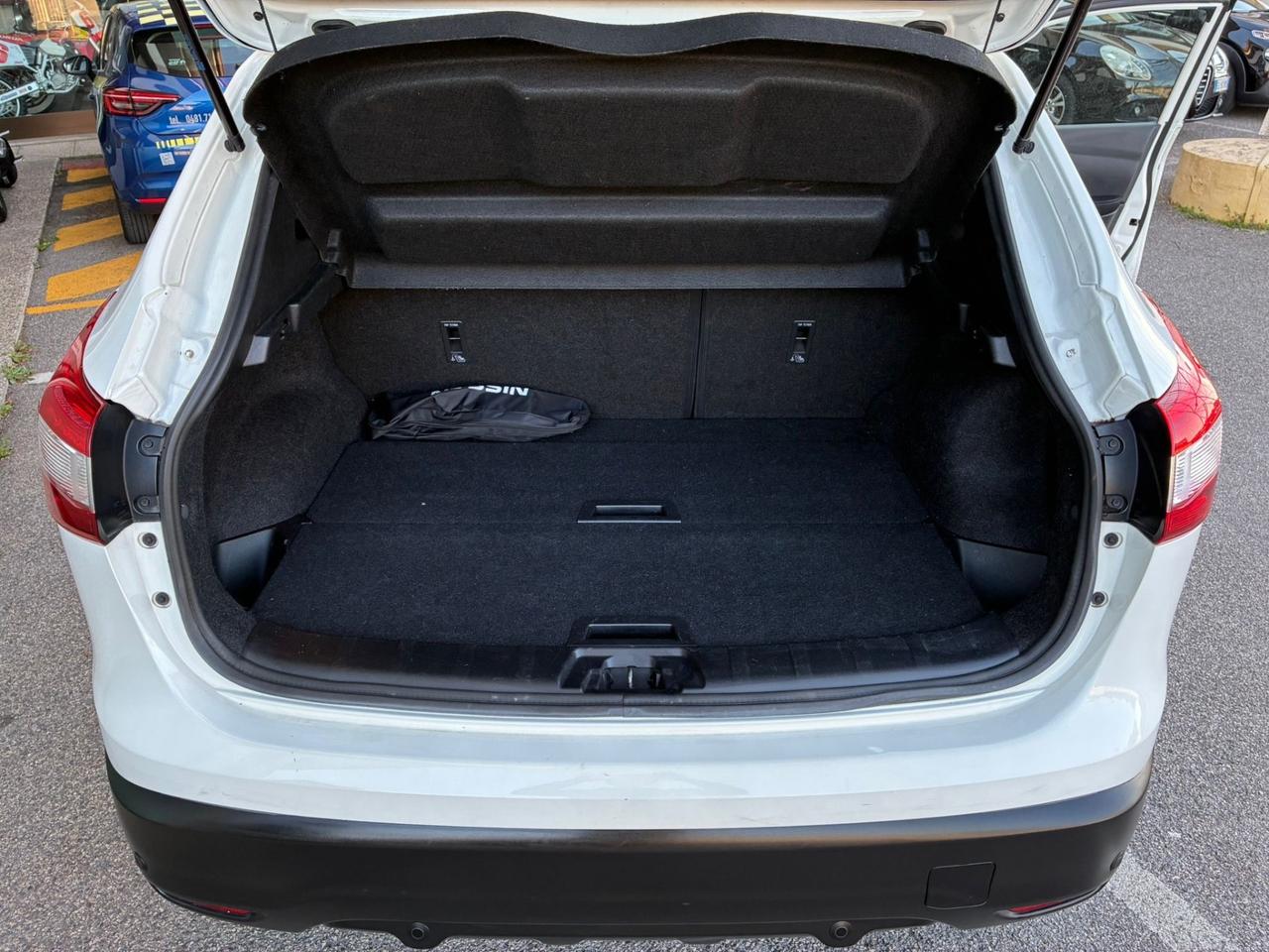 Nissan Qashqai 1.2 DIG-T Tekna 2016 da vetrina