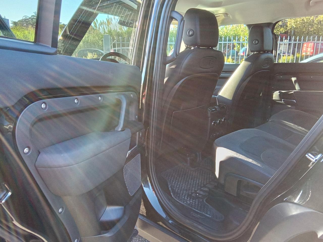Land Rover Defender 110 2.0 SD4 240CV AWD Auto HSE 7posti cerchi da 22"