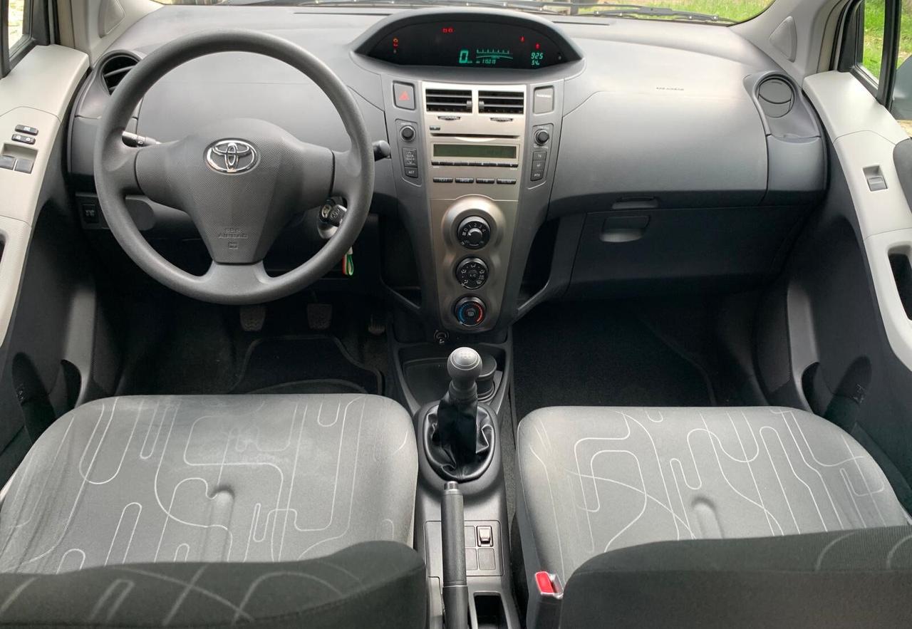 Toyota Yaris 1.0 5 porte Luxury pack