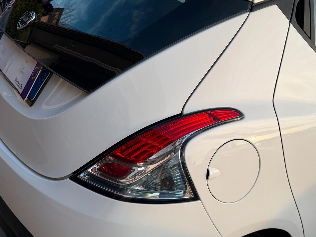 Lancia Ypsilon 1.2 69 cv. ELEFANTINO BLU