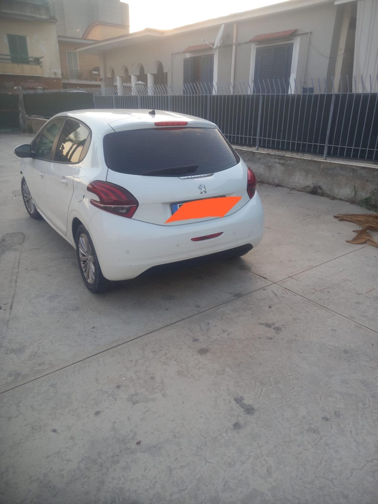 Peugeot 208 2018 sinistrata Incidentata
