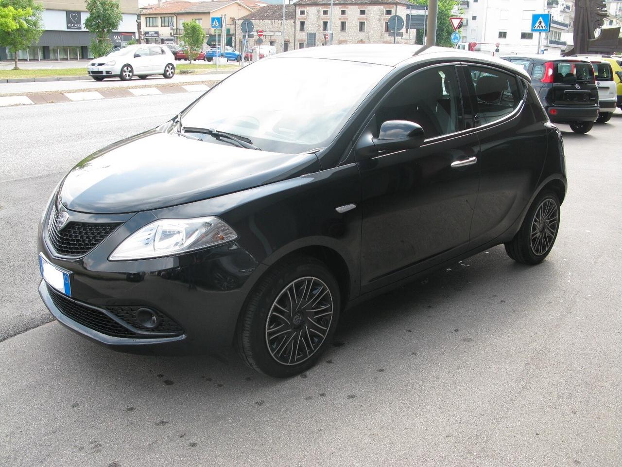 Lancia Ypsilon 1.0 FireFly 5 porte S&S Hybrid Ecochic Gold
