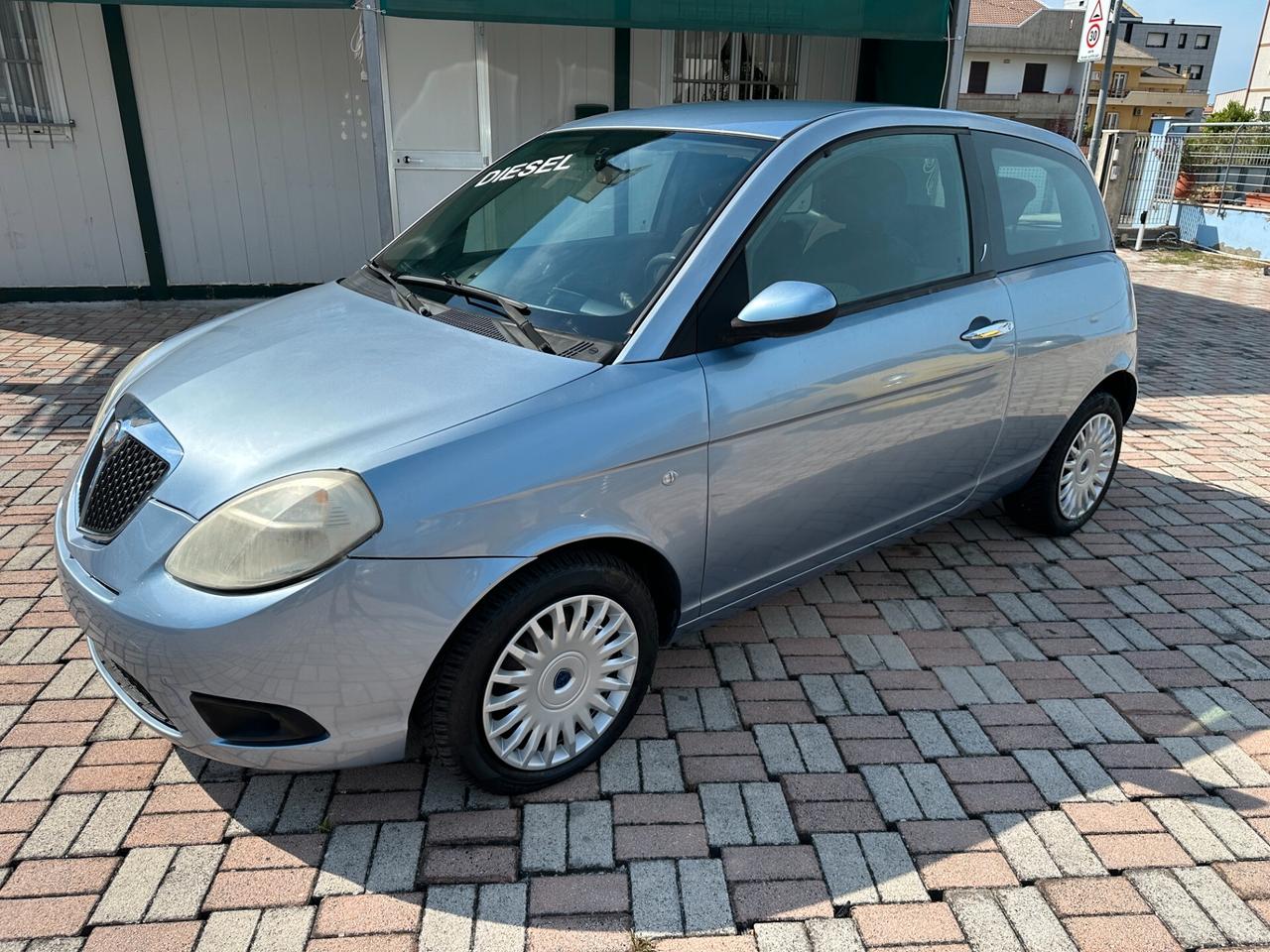 Lancia Ypsilon 1.3 MJT 75 CV Oro