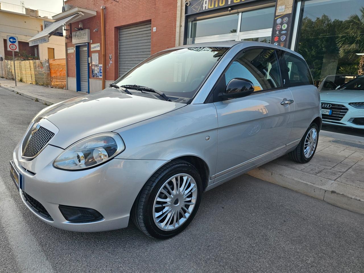 LANCIA YPSION 1.3 MJT 75CV DIVA