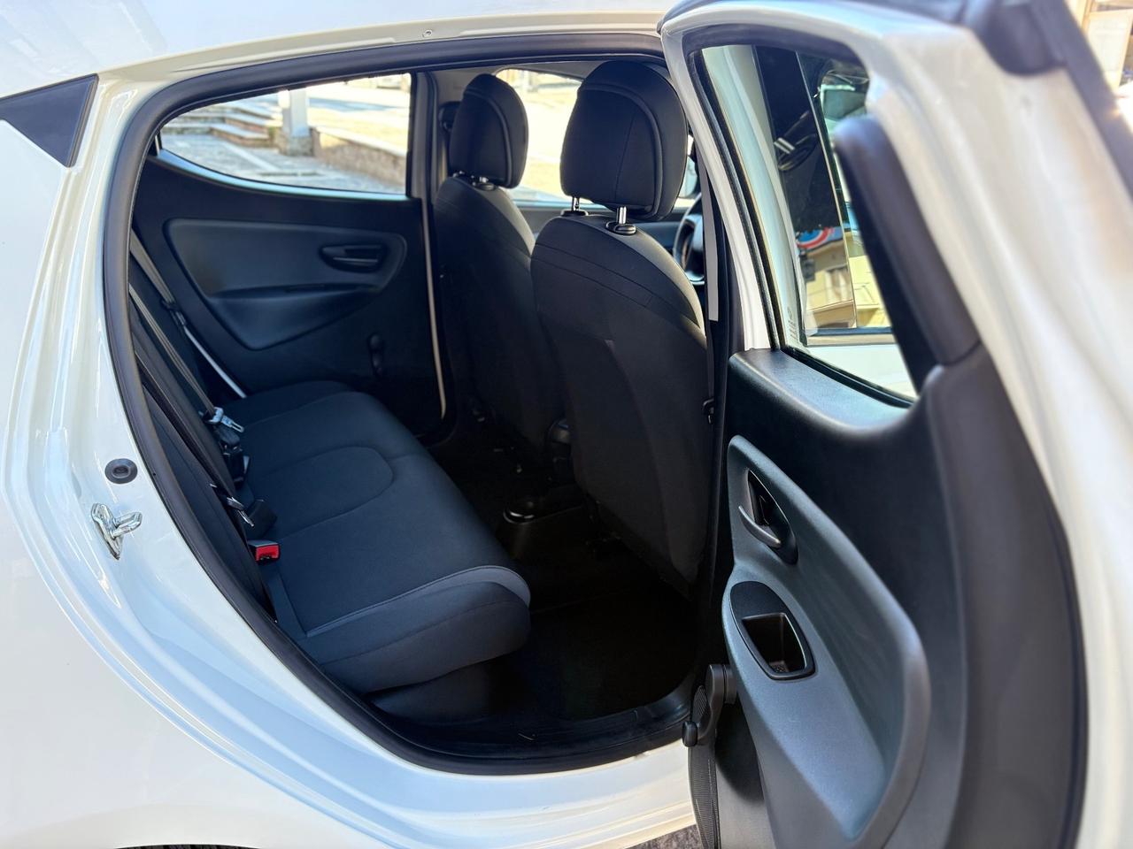 Lancia Ypsilon 1.2 69 CV 5P Gold UCONNECT Blue&Me