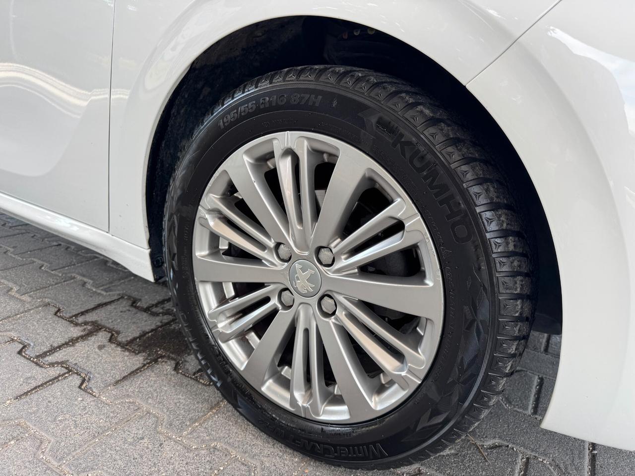 Peugeot 208 BlueHDi 75 5 porte Allure
