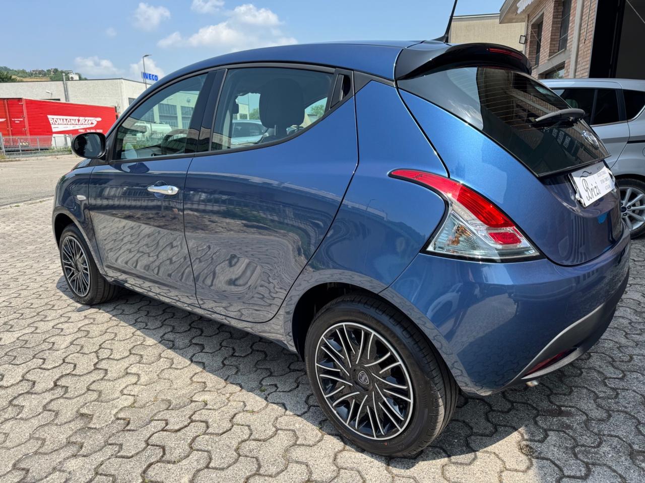 Lancia Ypsilon 1.0 FireFly 5 porte S&S Hybrid Oro