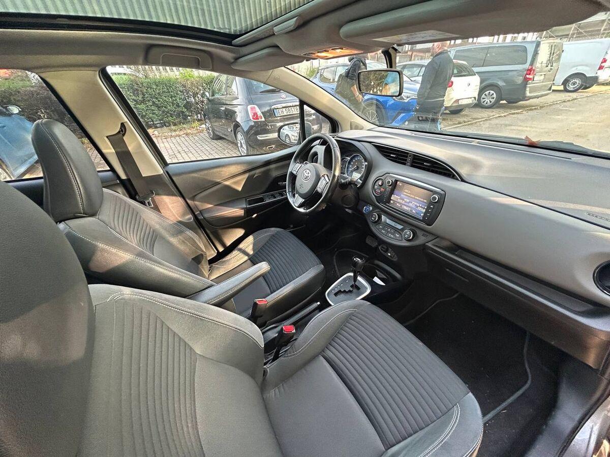 Toyota Yaris 1.5h Trend Red Edition 5p