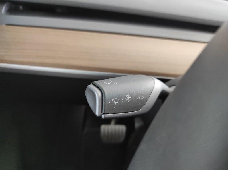TESLA Model Y - Model Y AWD Performance