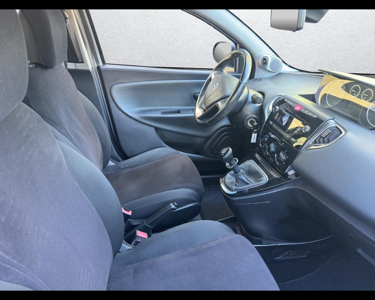 LANCIA Ypsilon 3ª serie - Ypsilon 1.2 69 CV 5 porte S&S Gold