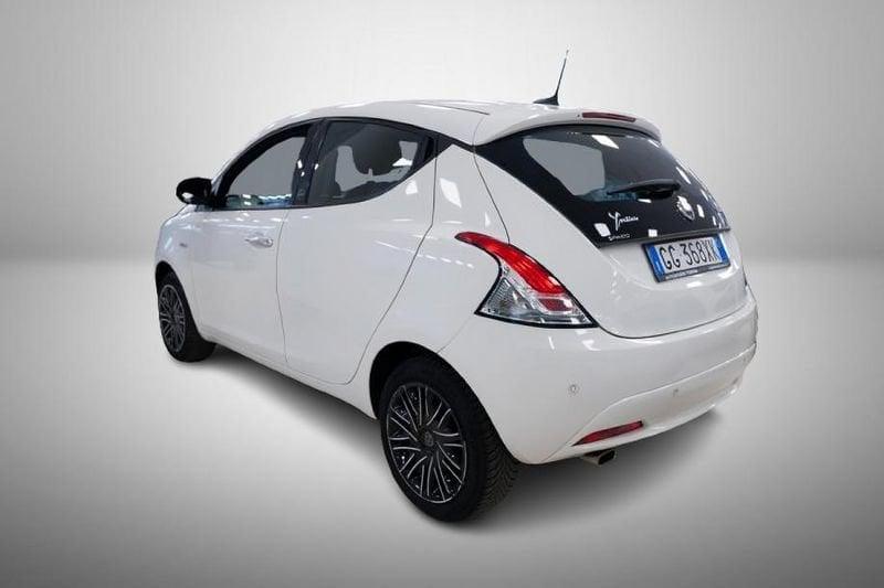 Lancia Ypsilon 1.0 firefly hybrid Gold s&s 70cv