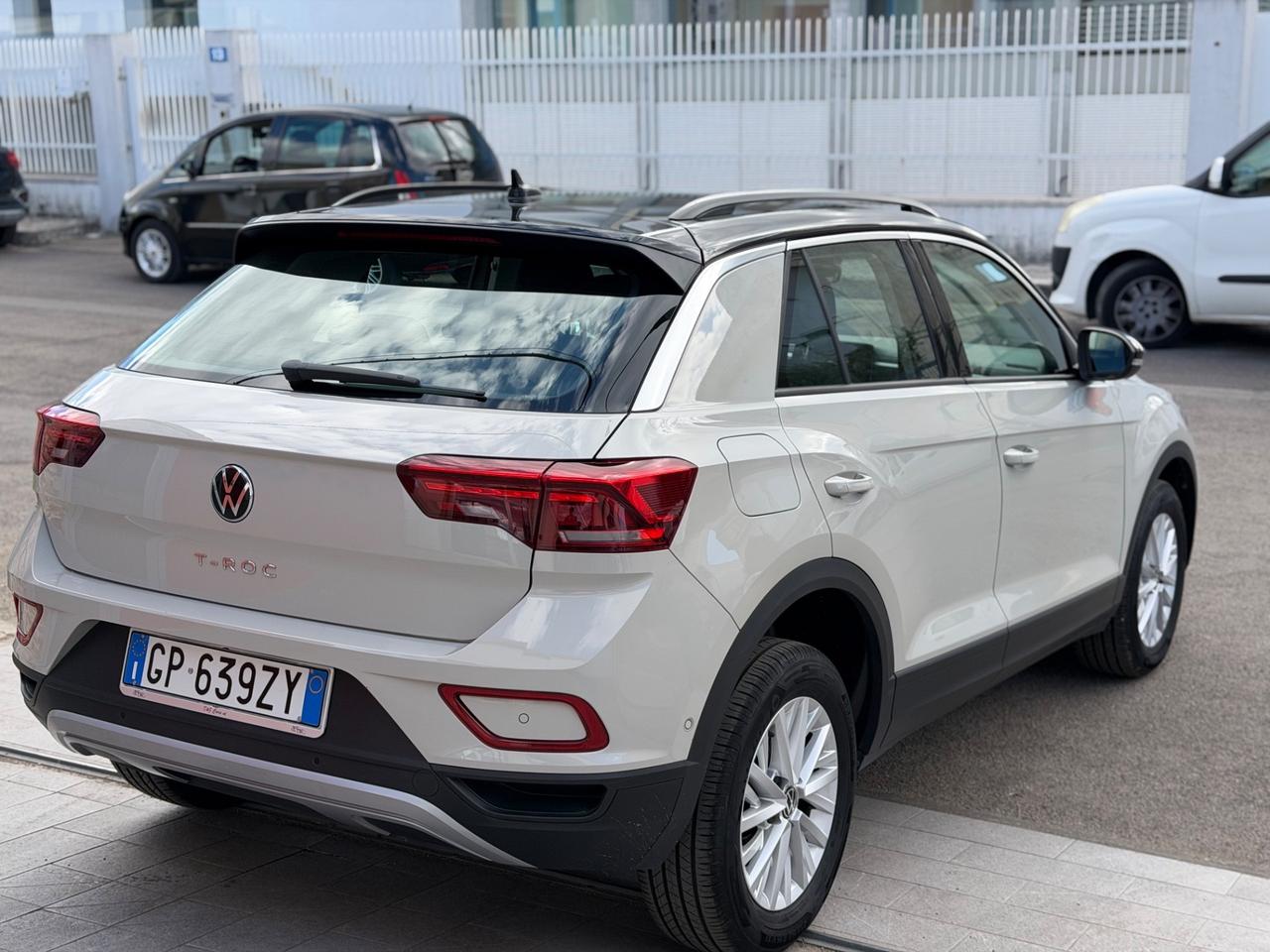 Volkswagen T-Roc 1.0 110 cv TSI Style-2023/LED