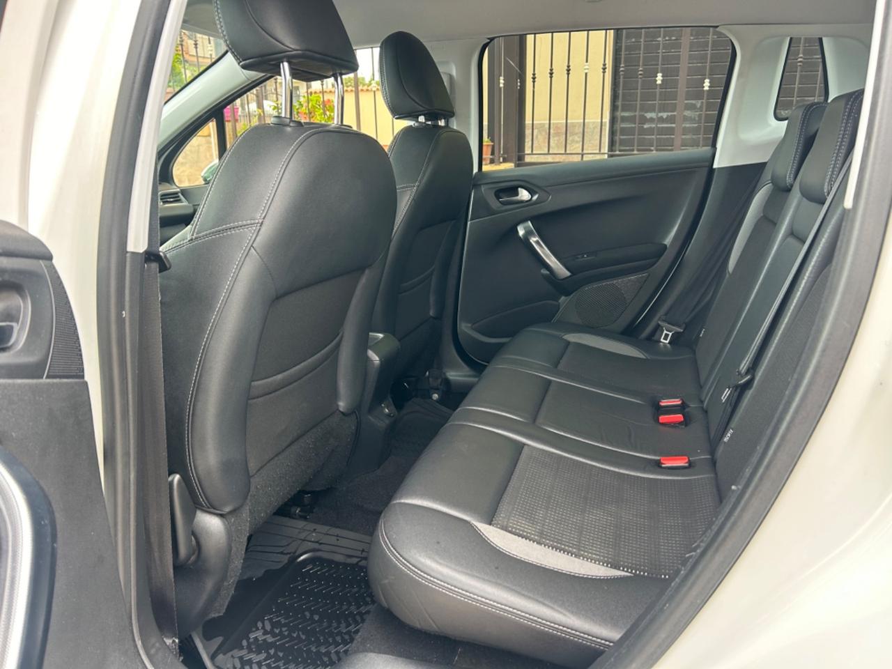 Peugeot 2008 1.6 e-HDi 92 CV Stop&Start Allure