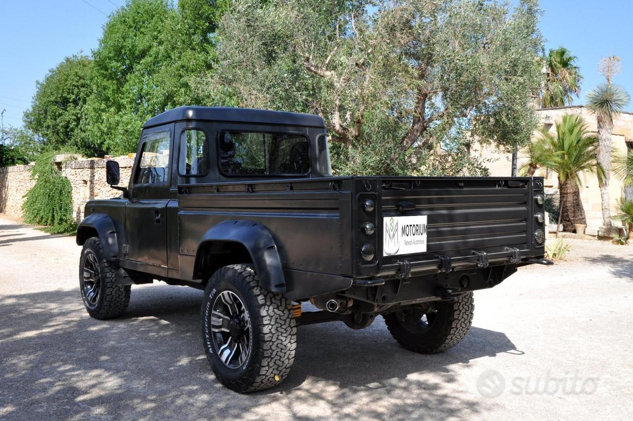Land Rover Defender 110