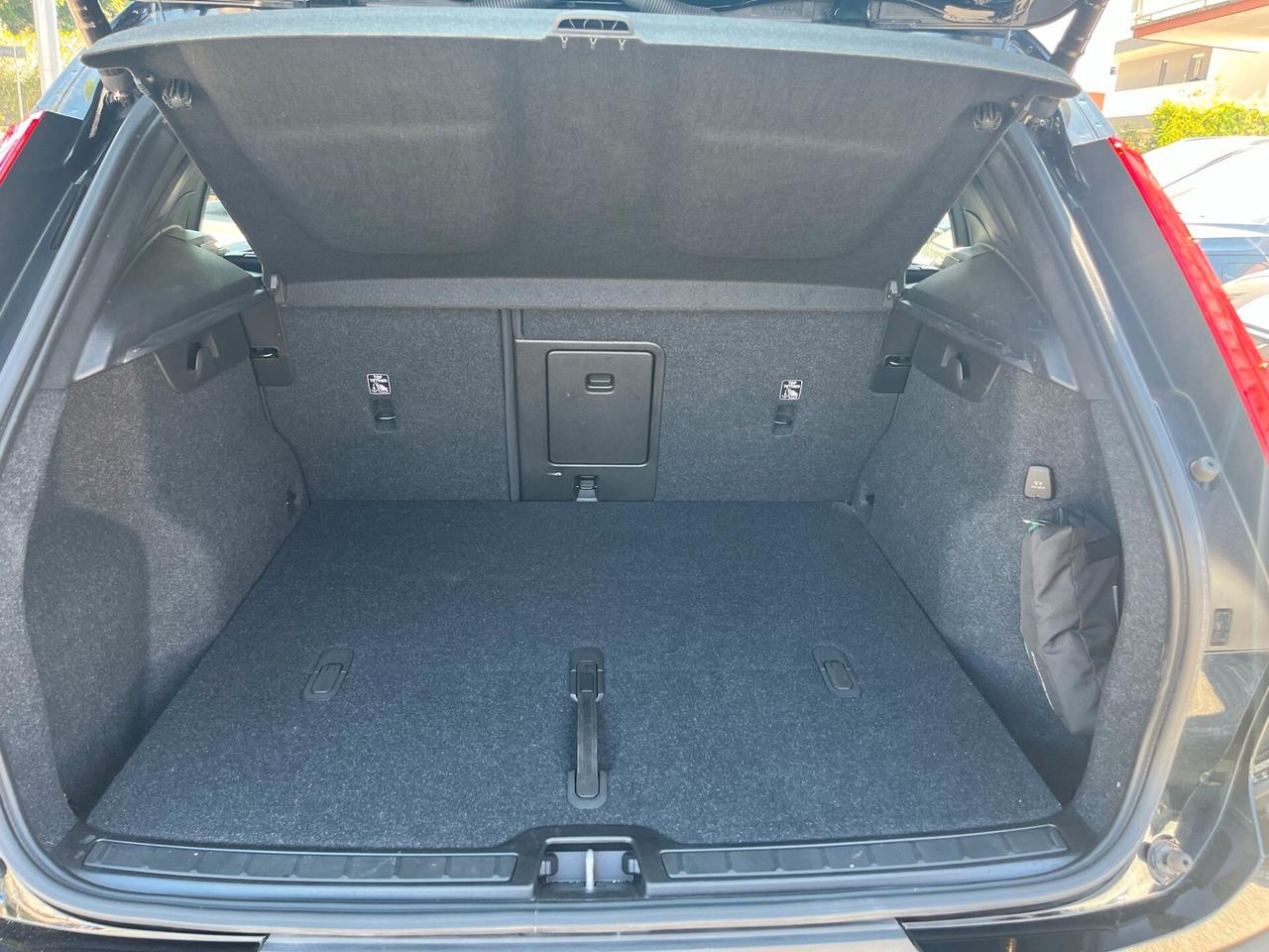 Volvo XC40 B4 AWD automatico Ultimate Dark
