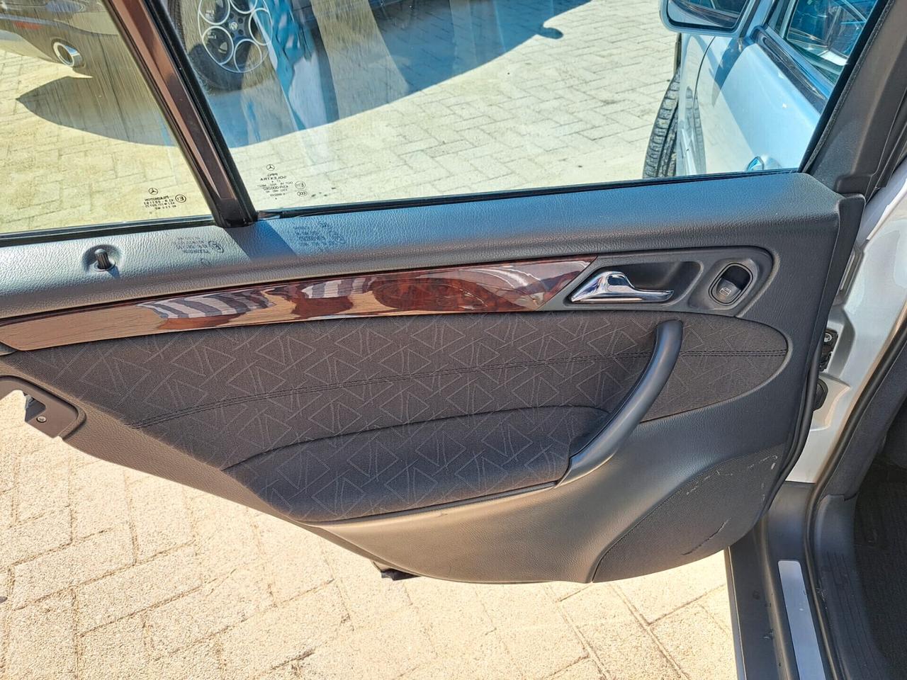 Mercedes-benz C 220 / 105KW / 143CV