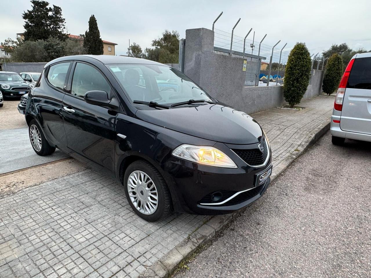 LANCIA YPSILON SILVER - NEOPATENTATI