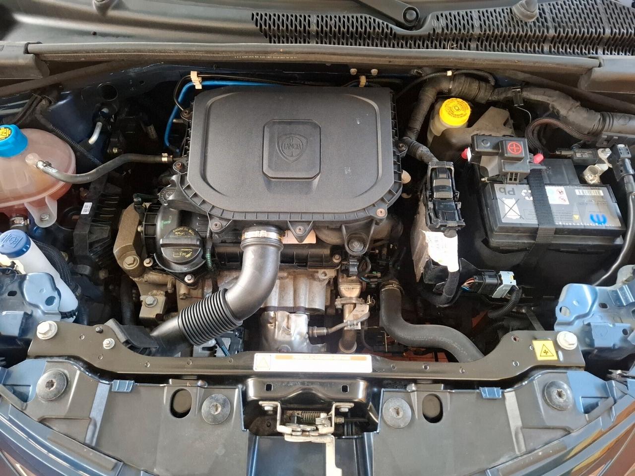 Lancia Ypsilon 1.0 FireFly 5 porte S&S Hybrid Ecochic Silver