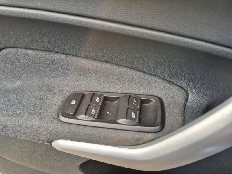 FORD Fiesta 6ª serie Bs Fiesta Ikon 1.2 16V 82...