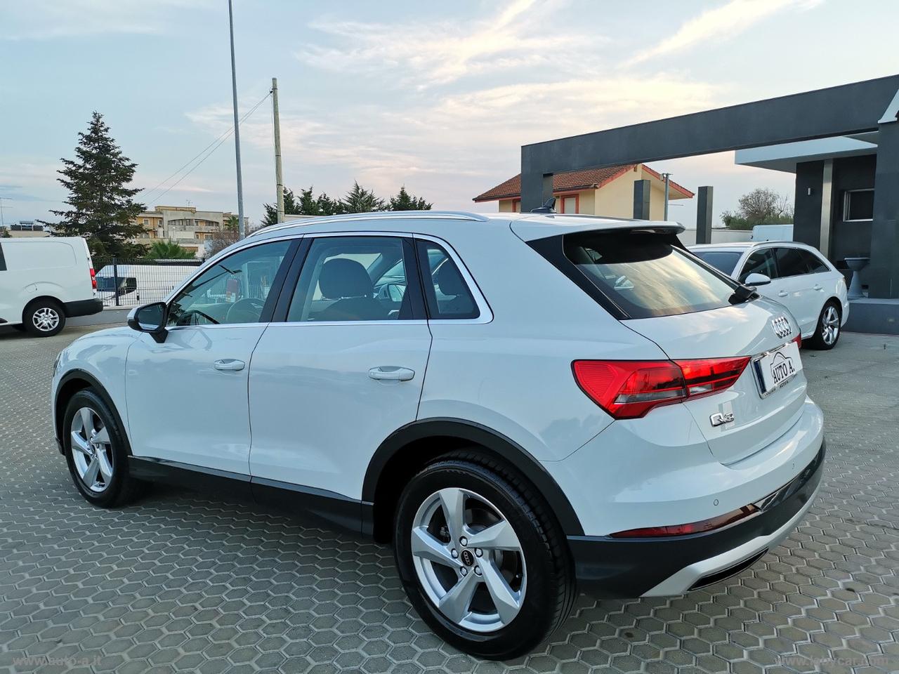 AUDI Q3 35 TDI S tronic Business Advanced