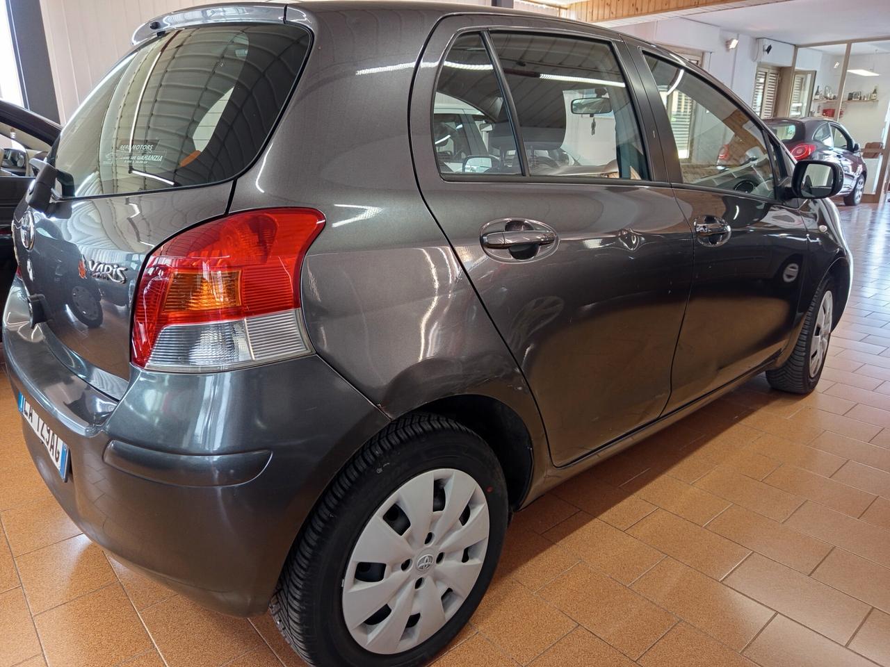 Toyota Yaris 1.3 5 porte, 124 Mila chilometri ok neopatentati