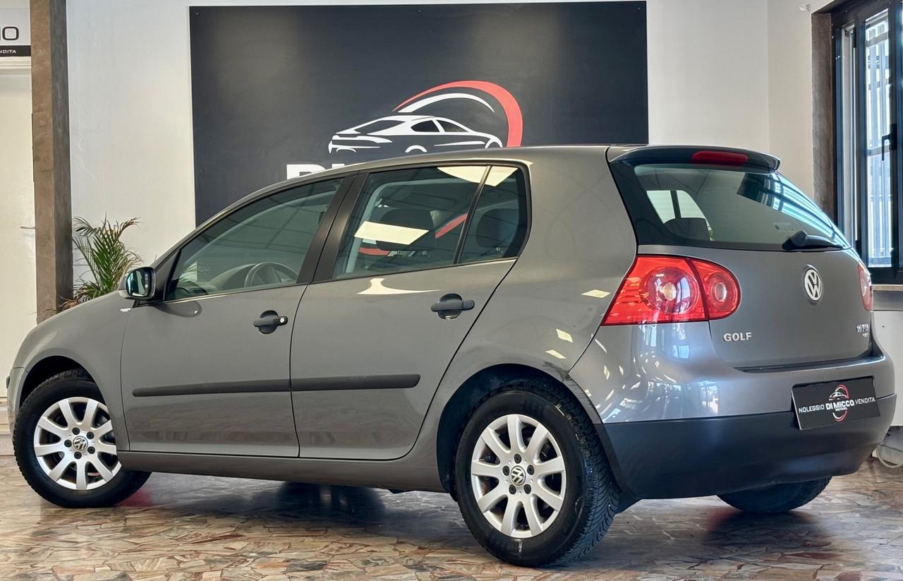 Volkswagen Golf 1.6 16V FSI 5p. Sportline