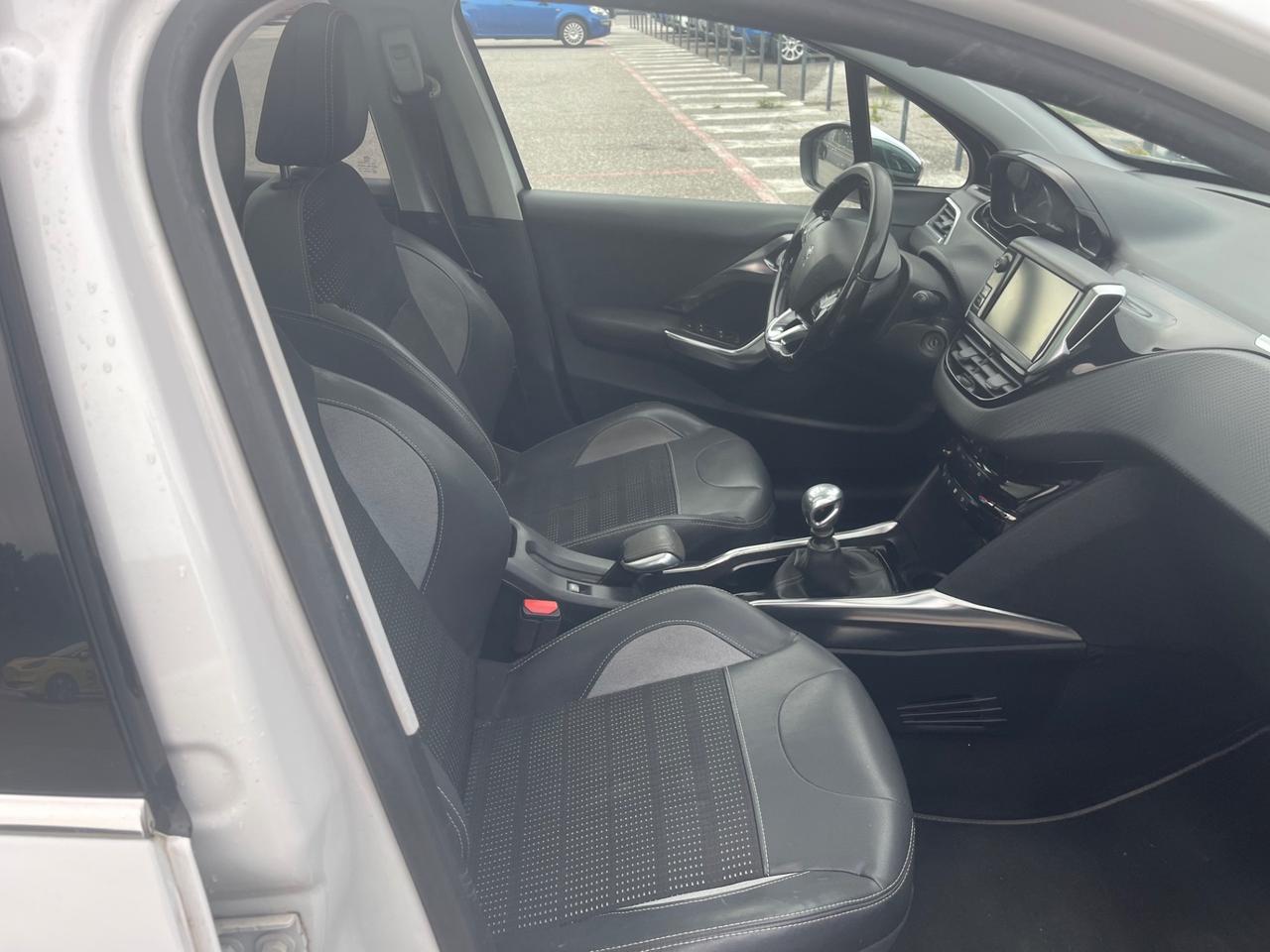 Peugeot 2008 1.6 e-HDi 115 CV Stop&Start Féline