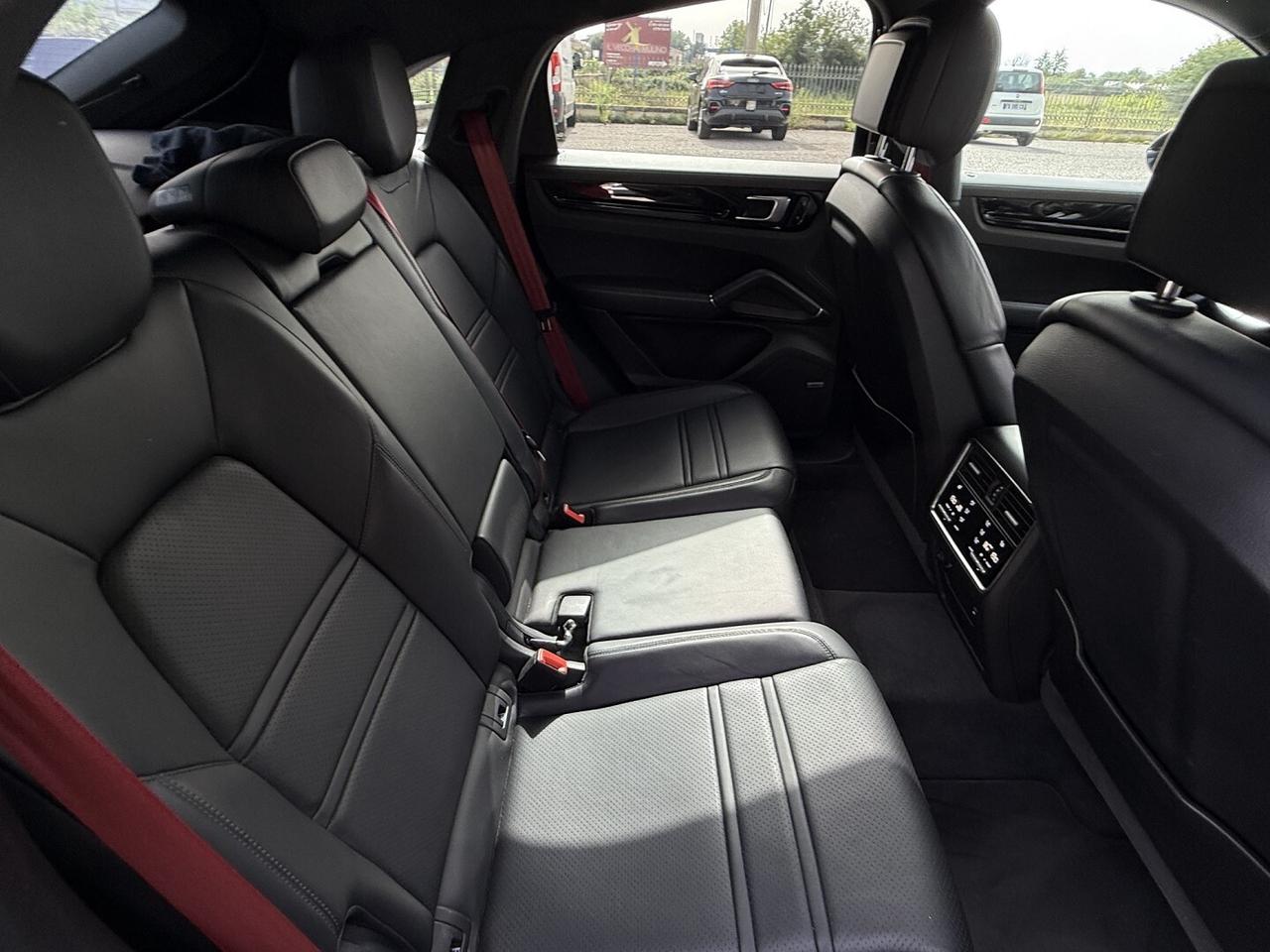 PORSCHE CAYENNE COUPE GTS SPORT CHRONO E-HYBRID