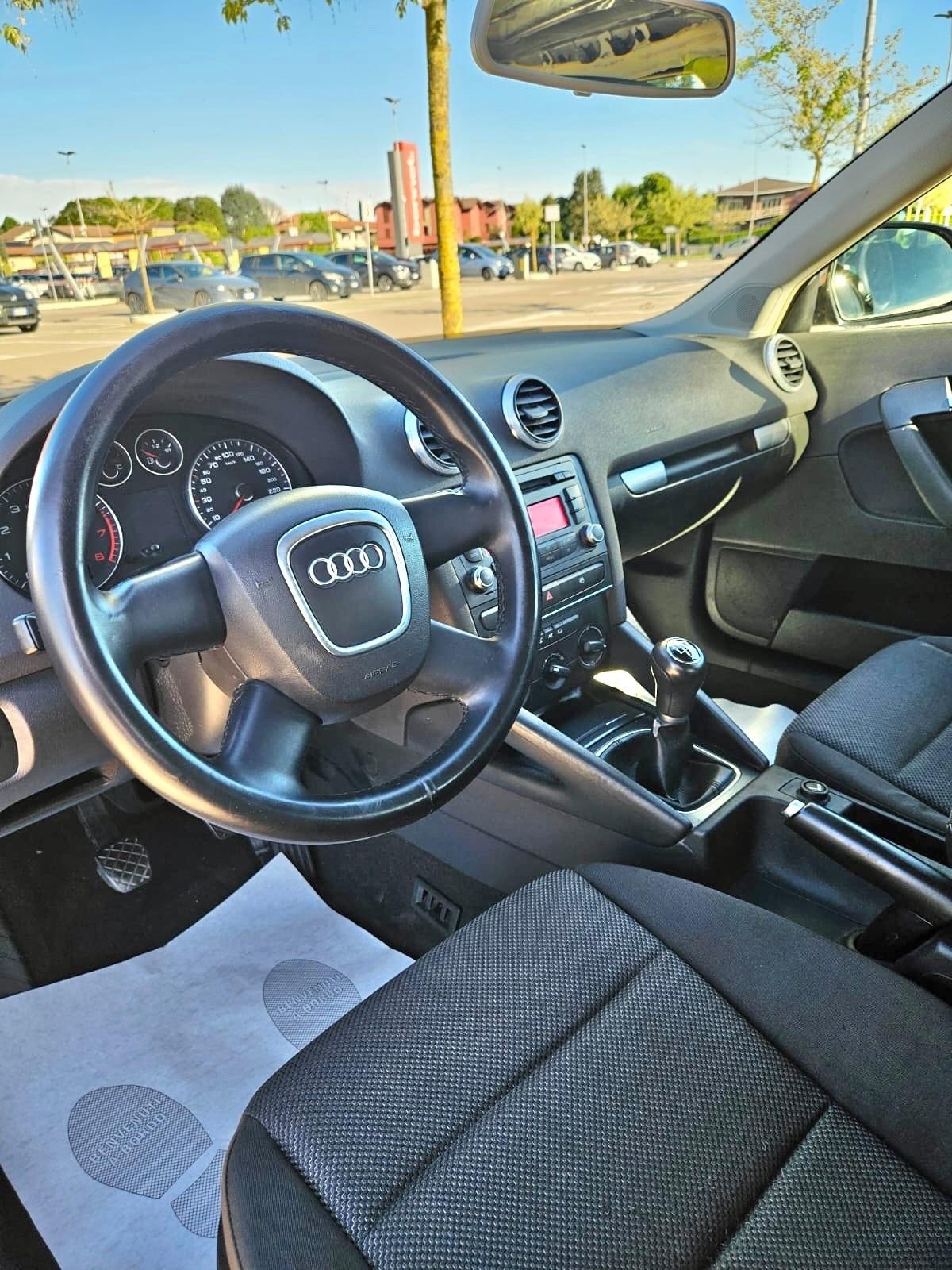 Audi A3 1.6 Ambiente Cerchi*Clima*Aux*Led