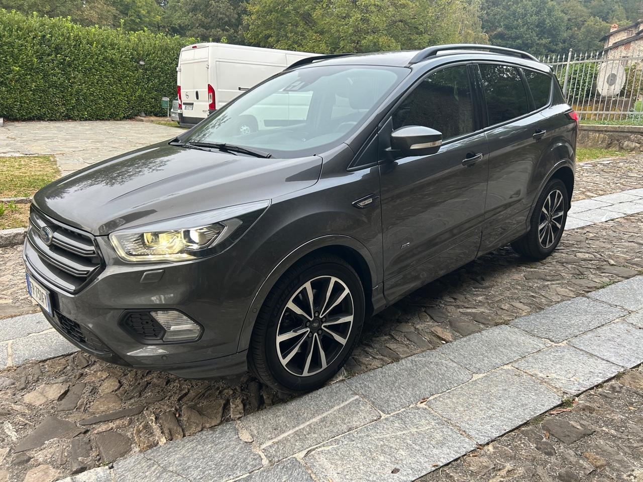 Ford Kuga 2.0 TDCI 180 CV 4WD Powershift ST-Line