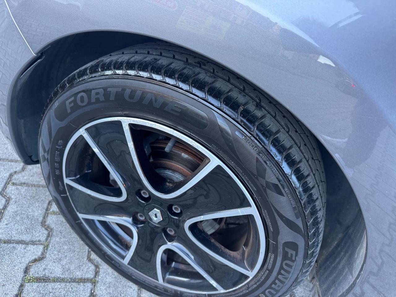 Renault Clio 1.2 75CV 5 porte neopatentati