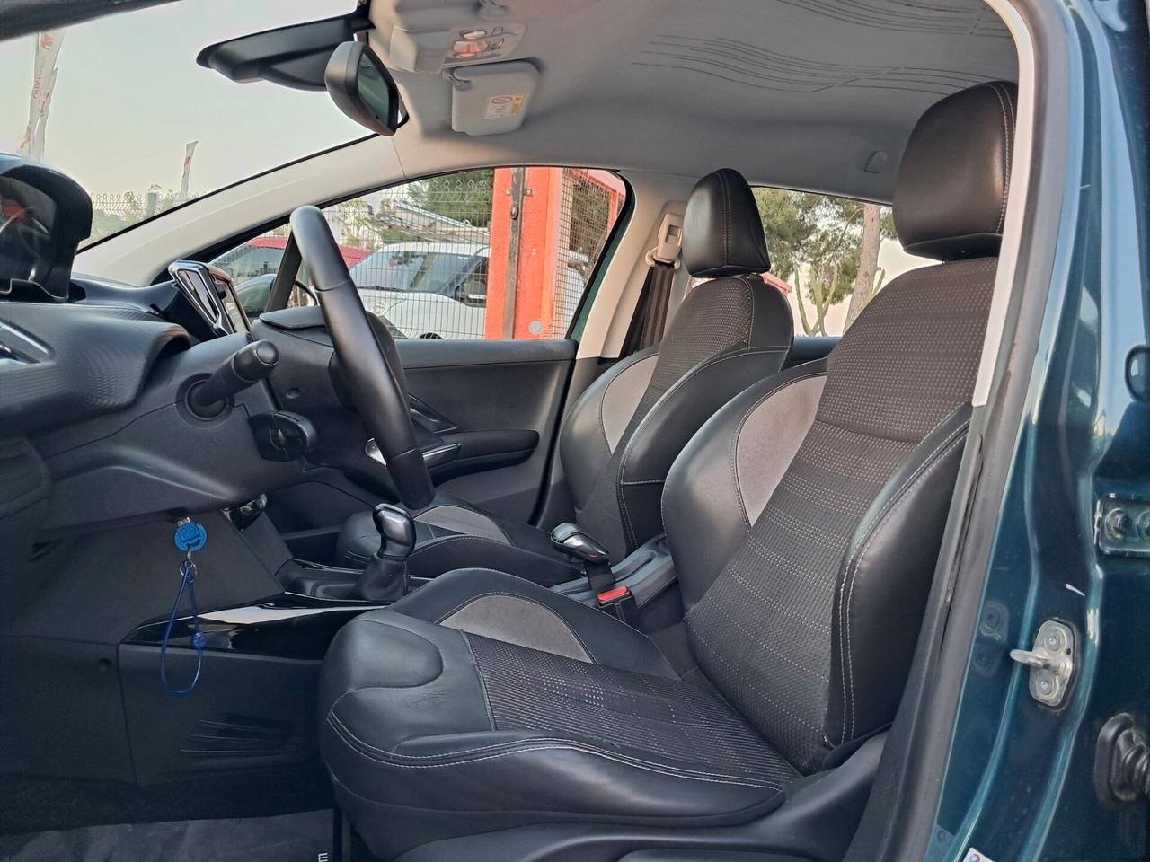 Peugeot 2008-1.6HDi 100CV Allure*NAVI*LED*CRUISE