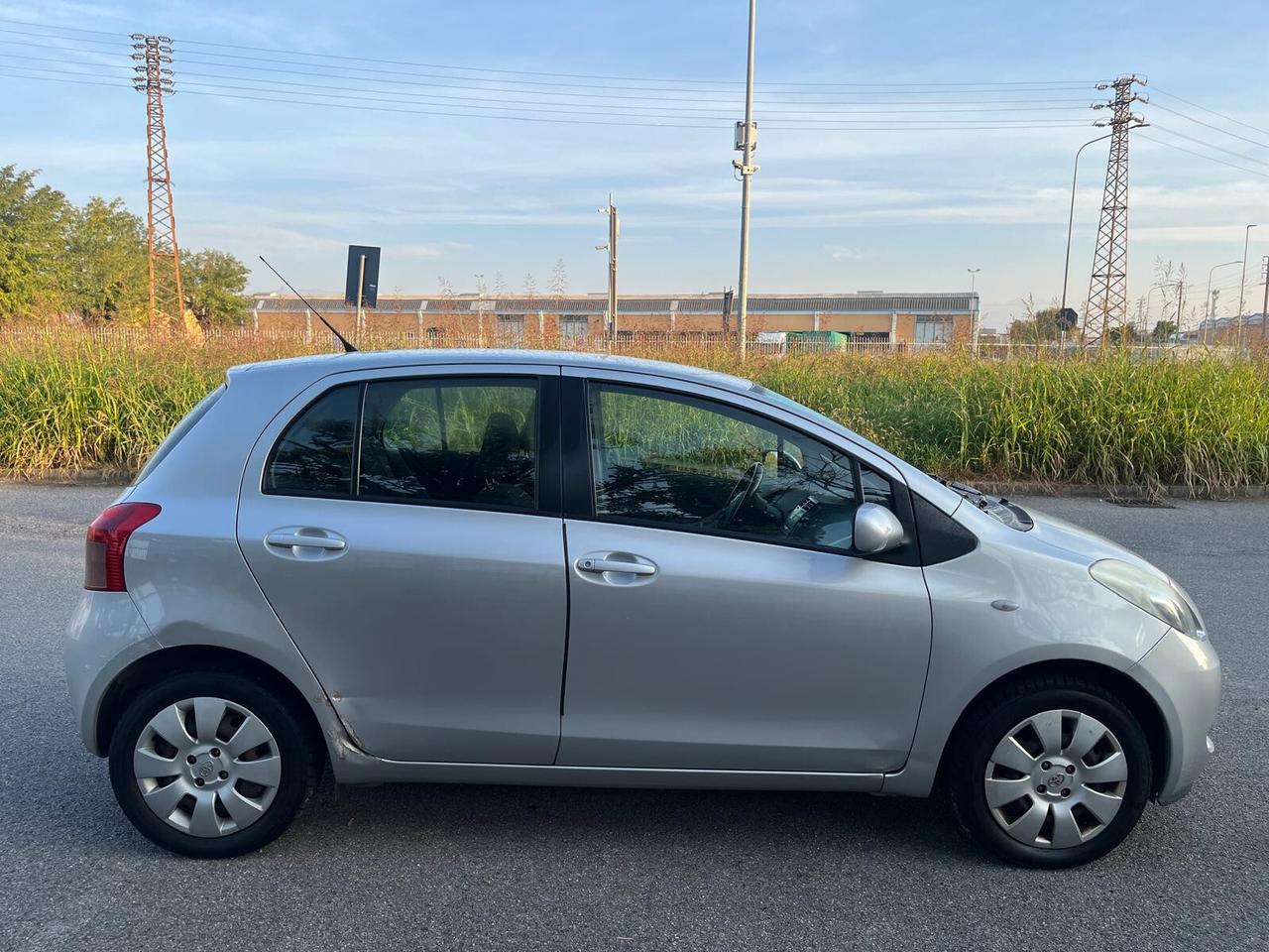Toyota Yaris 1.0 5 porte