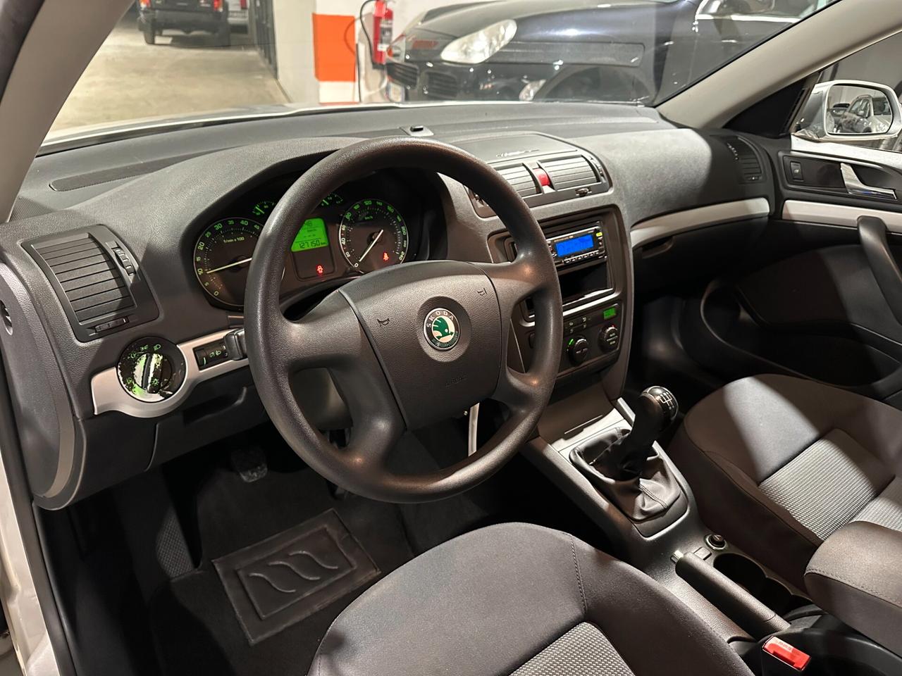 Skoda Octavia 1.6 16V FSI Ambiente - UNICO PROPRIETARIO A/C