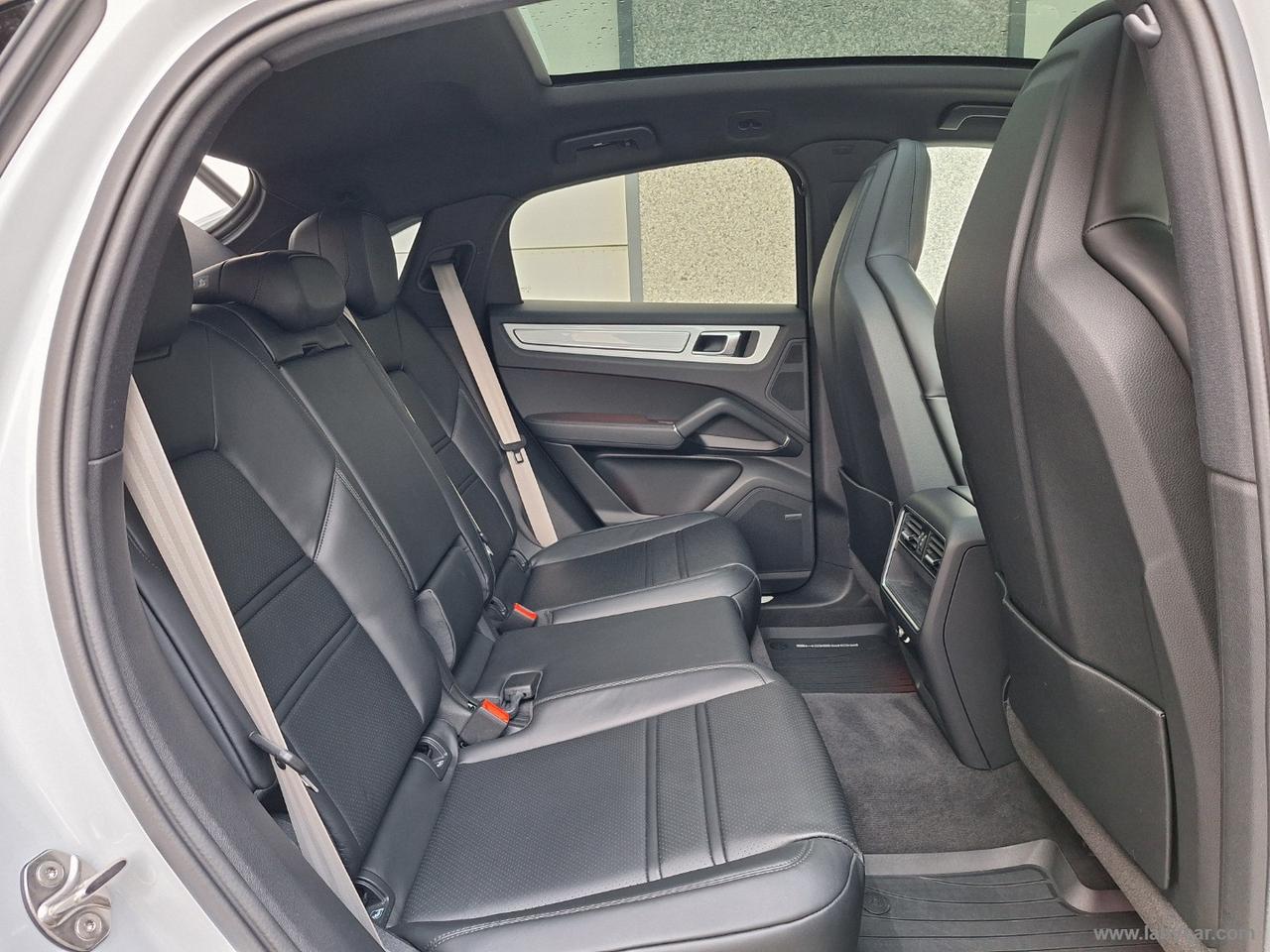 PORSCHE Cayenne Coupé 3.0 V6 E-Hybrid PlatINUM TETTO CARBONIO