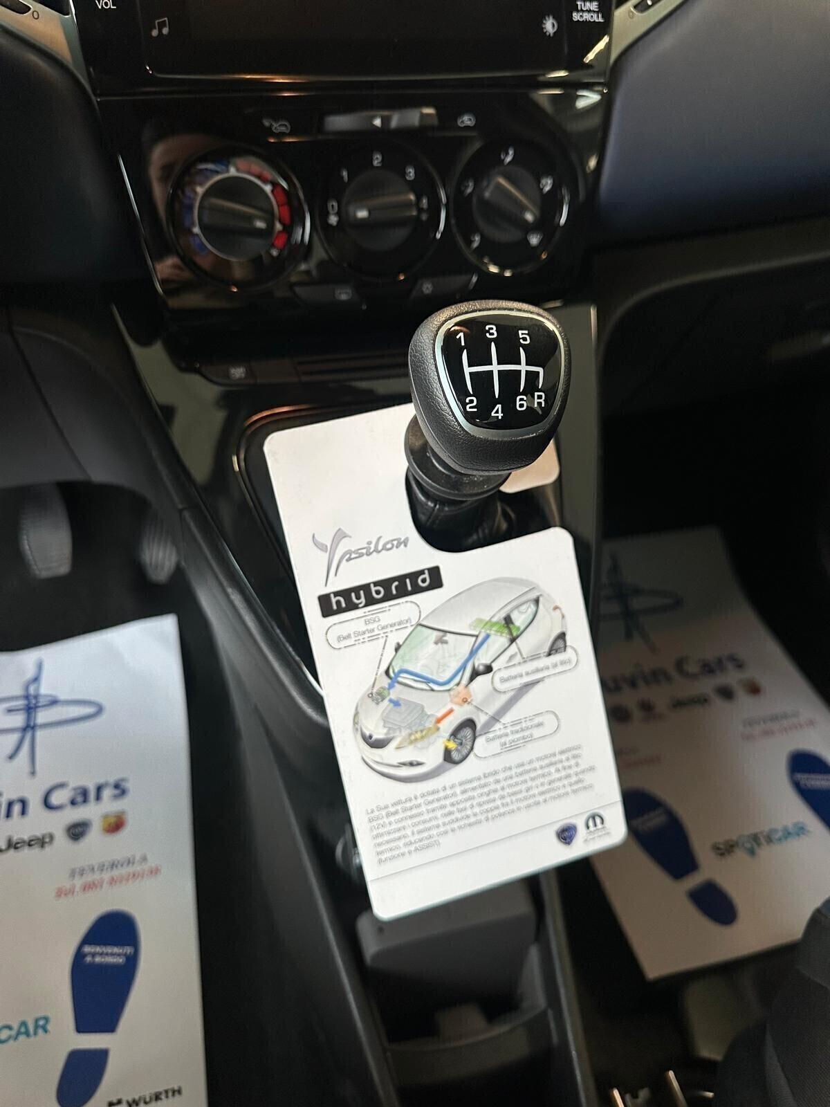 Lancia Ypsilon 1.0 FireFly 5 porte S&S Hybrid Platino