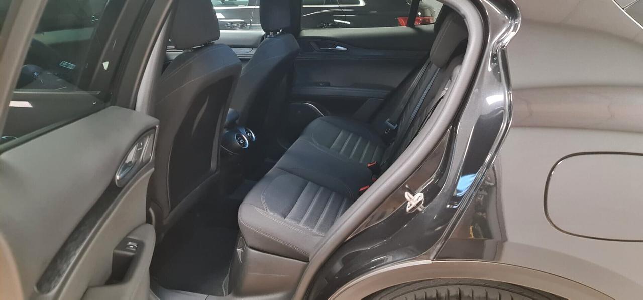Alfa Romeo Stelvio 2.2 Turbodiesel 160 CV AT8 RWD Business