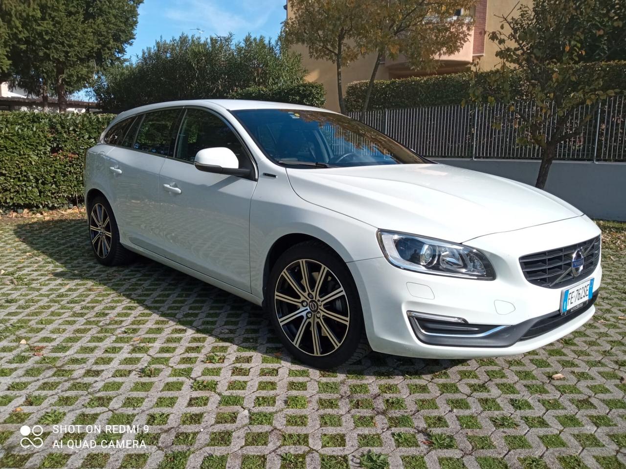 VOLVO V60 D6 Twin Engine Geartronic Momentum