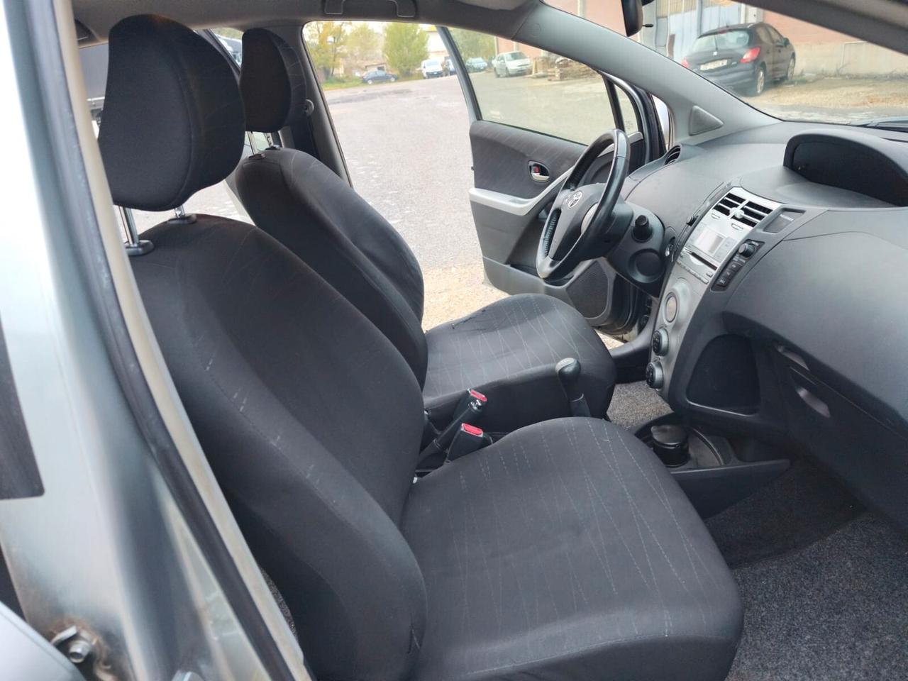 Toyota Yaris 2006--1.0 Benzina Neopatentati