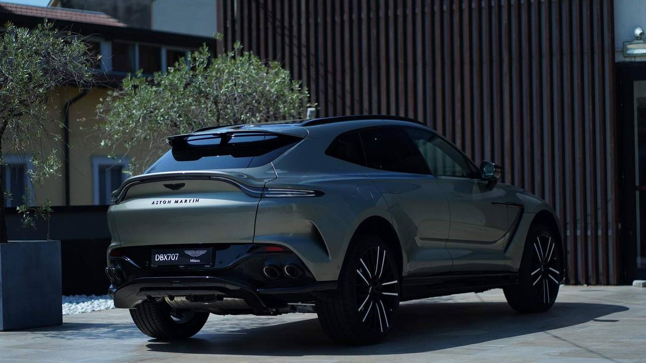 ASTON MARTIN DBX707 4.0