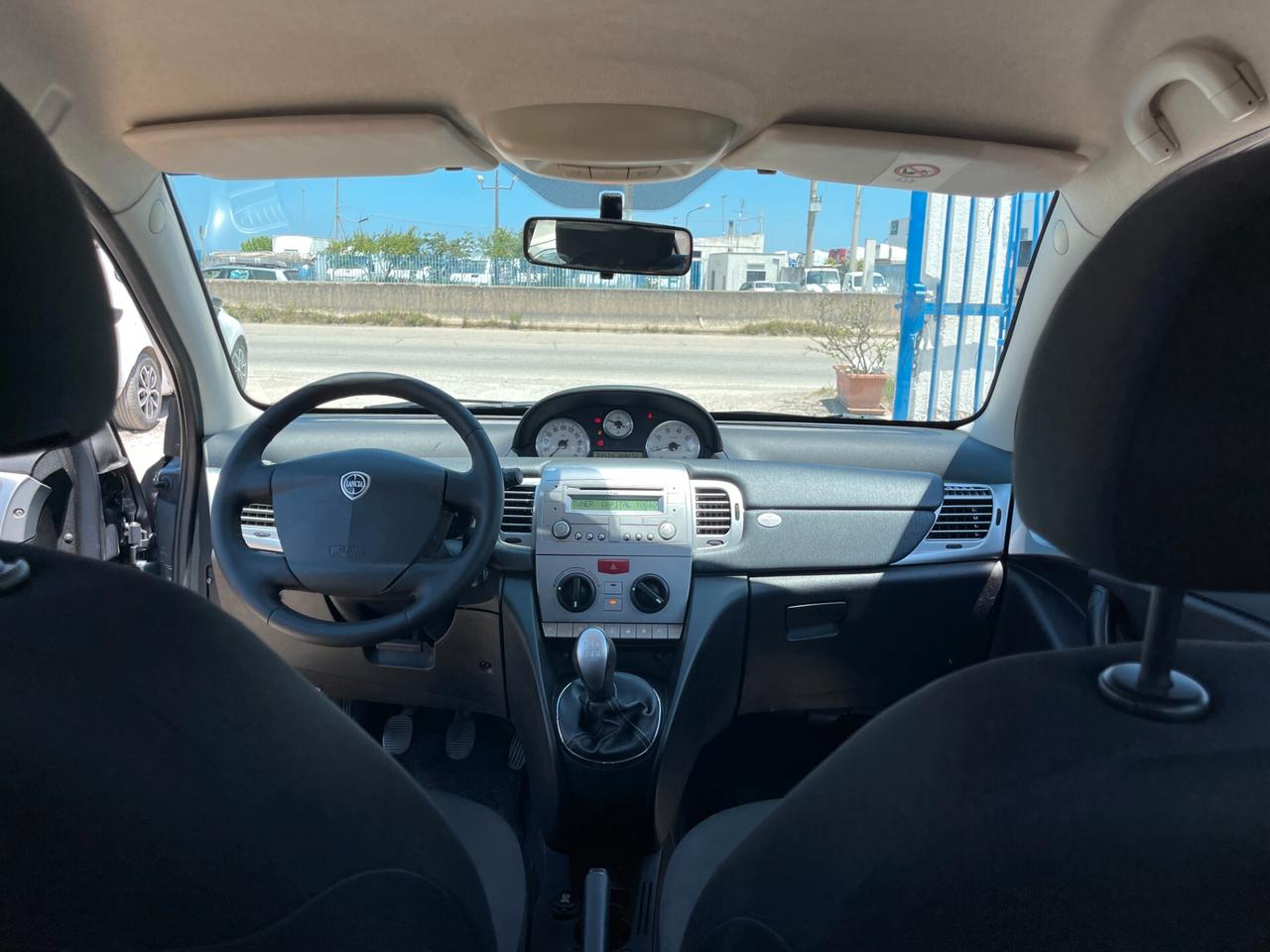 Lancia Ypsilon 1.3 MJT 75 CV Unyca