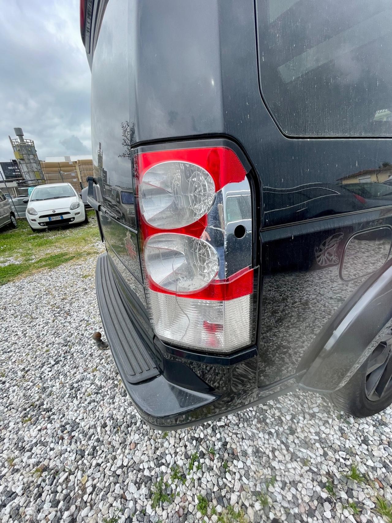 Land Rover Discovery 4 3.0 SDV6 245CV Black&White Limited Edition