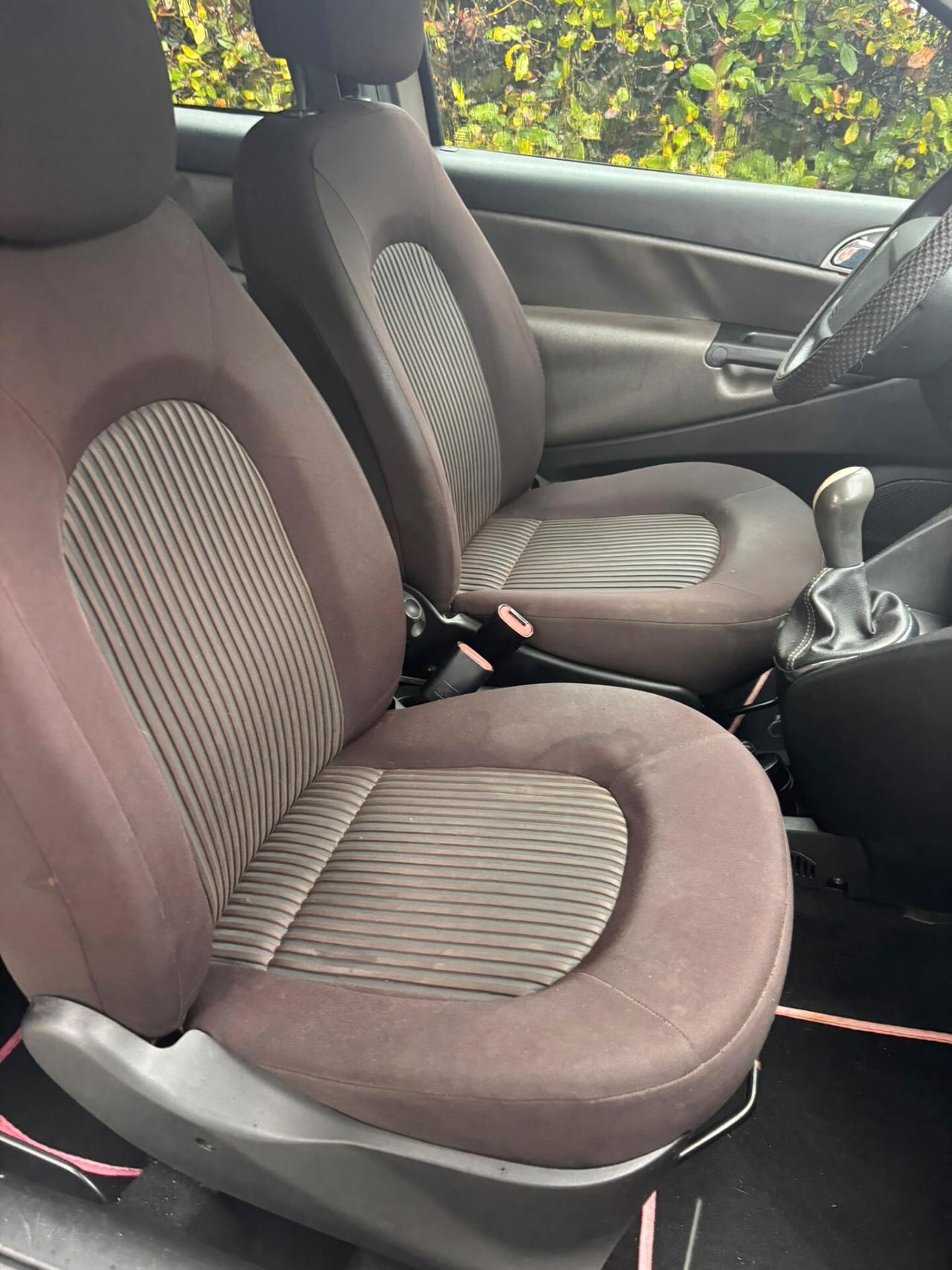 Lancia Ypsilon 1.3 MJT 75 CV Versus